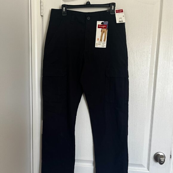Men's NWT Wrangler Relaxed Fit Straight Cotton Pants Sz 32x32 - Picture 1 of 5